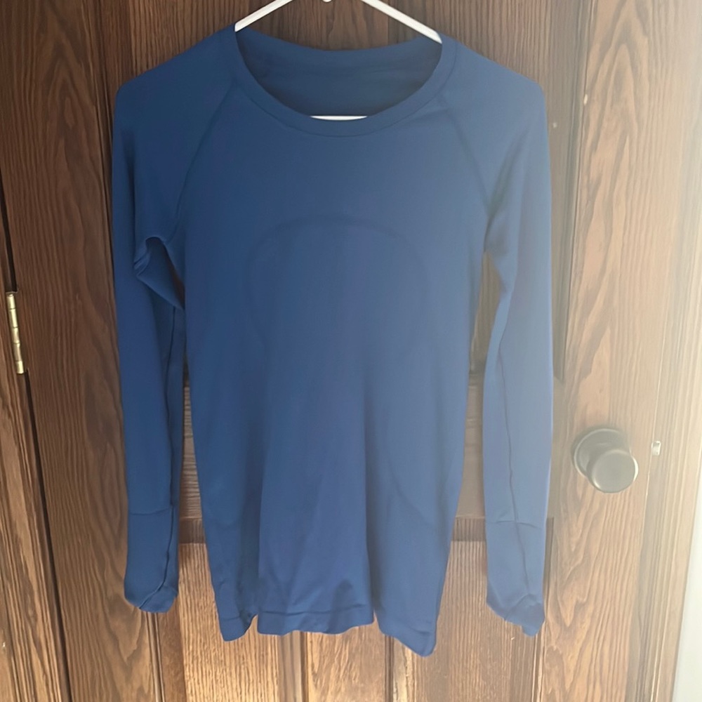 Lululemon swiftly tech blue size 6 It is three years old but i never have worn
